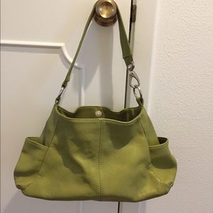 HOBO shoulder bag, great pockets. Good condition.
